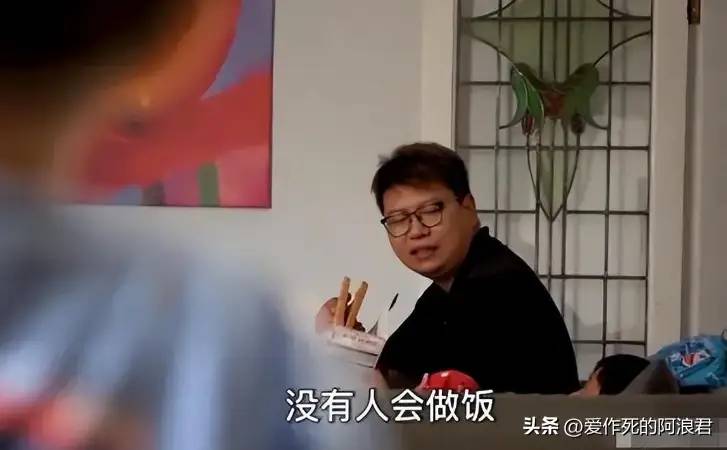 香港女教师放弃4万月薪，和丈夫移民英国后，当起了流水线工人