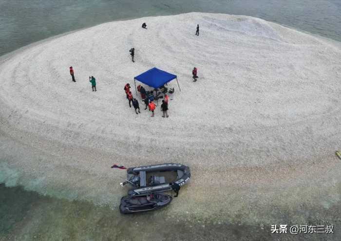 菲律宾第二次登上铁线礁，遭到直8超低空驱离，飞沙走石多人受伤