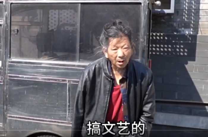 北京70岁演员晚年凄惨，中风老伴又残疾，无儿女养老靠谁